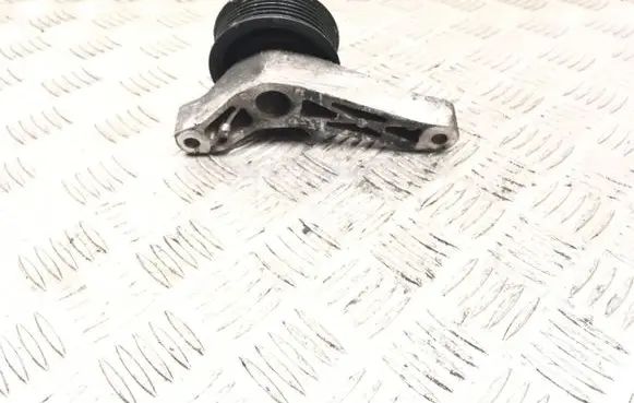 Honda Civic Engine mounting bracket