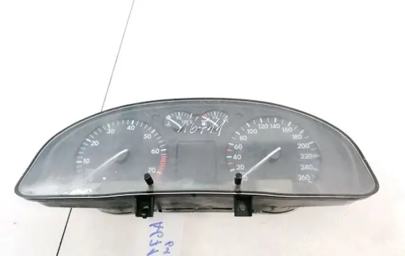 Volkswagen PASSAT B5 Speedometer (instrument cluster) 110008776