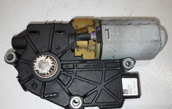 KIA Sorento Sunroof motor/actuator 2226114A 02263919 WR09C05AA