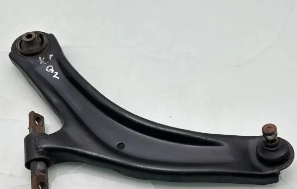 Nissan Qashqai Front lower control arm/wishbone 3816910