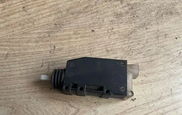 Opel Astra F Central locking motor 90449072 505330