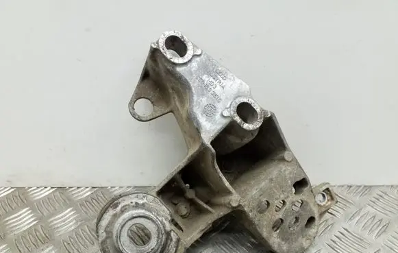Audi A4 S4 B6 8E 8H Engine mounting bracket 8E0199351C
