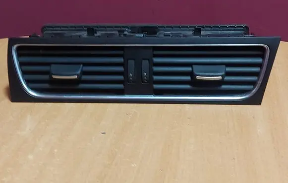 Audi A4 S4 B8 8K Dash center air vent grill 8T2820951B