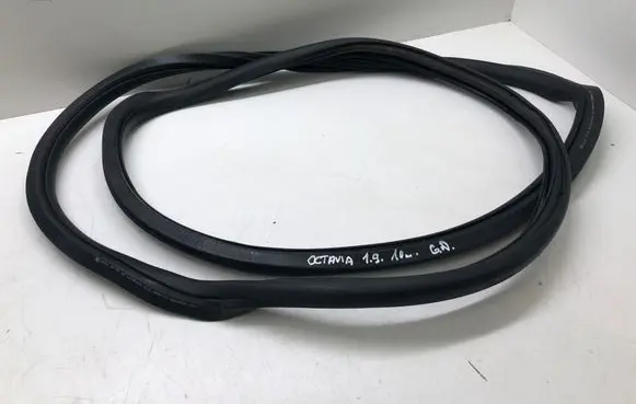 Skoda Octavia Mk2 (1Z) Rear door rubber seal (on body) 1Z986736