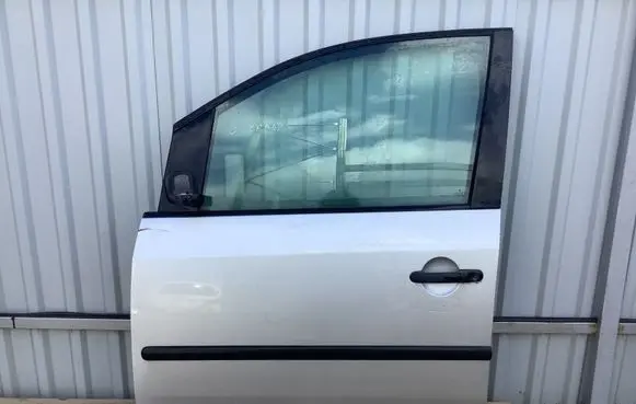 Volkswagen Caddy Front door 