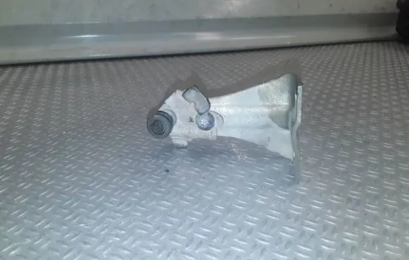 Chrysler Voyager Sliding door middle roller runner 