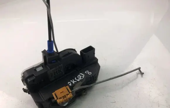Opel Zafira B Coupe door lock (next to the handle) 13579522