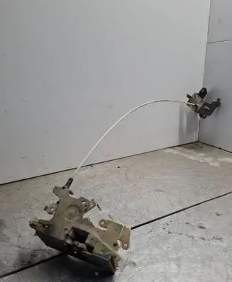 Volkswagen II LT Front door lock 9017200135