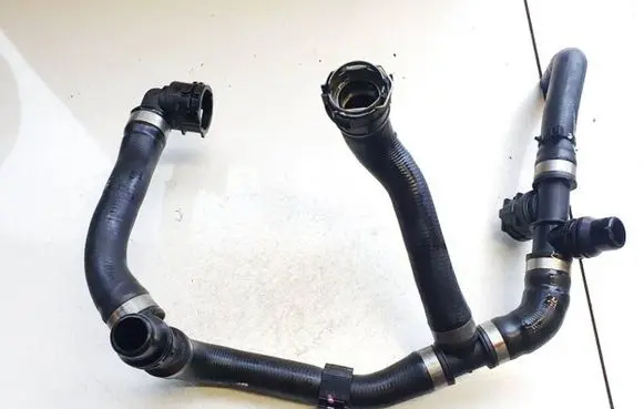 Mercedes-Benz EQB Engine coolant pipe/hose