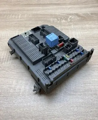 Citroen C5 Fuse module 9645352980
