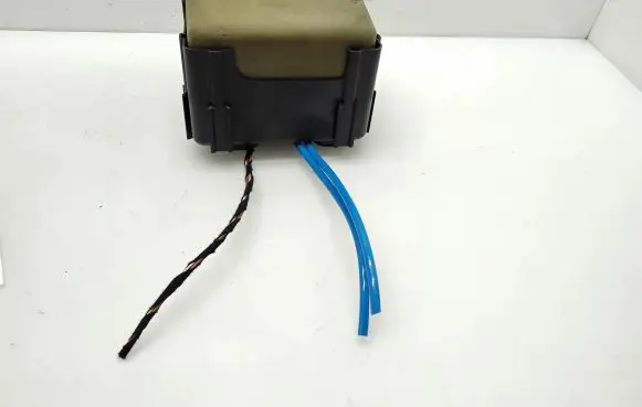 Mercedes-Benz E W212 Central locking vacuum pump A2218000035 A0008000018 0008003348