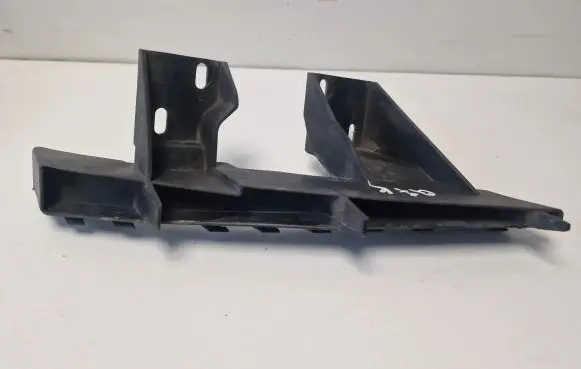 Audi Q7 4L Front bumper mounting bracket 4L0807333