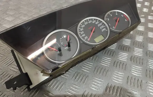 Nissan Primera Speedometer (instrument cluster) AV619 2228174