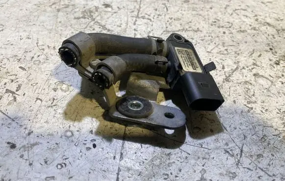 Volkswagen Golf V Exhaust gas pressure sensor 076906051A 12715832