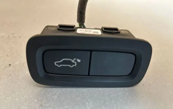 Volvo XC60 Tailgate/boot open switch button 31674800 2349077