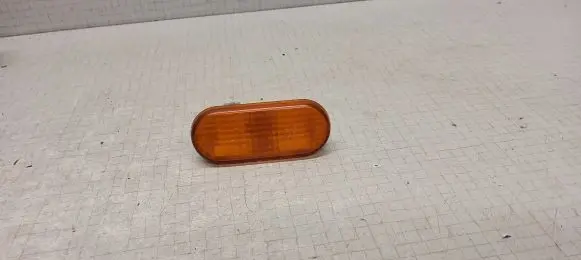 Volkswagen Golf III Front fender indicator light 3A0949117A 1H0949111