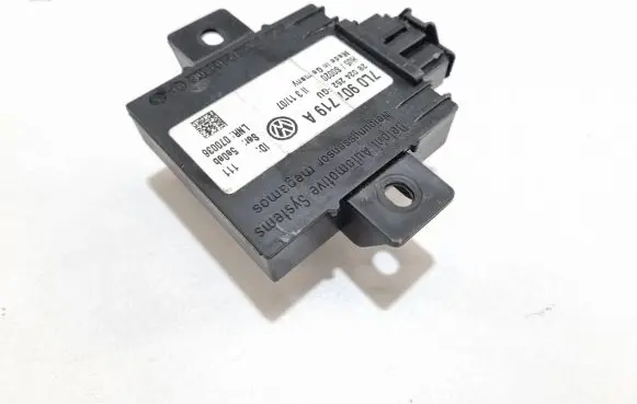 Volkswagen Touareg I Alarm control unit/module 