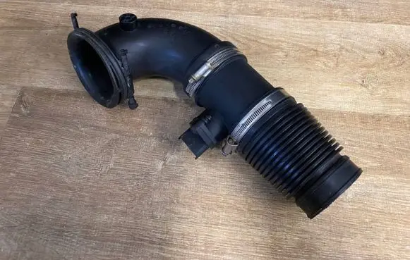 Porsche Cayenne (9PA) Mass air flow meter 0280218198