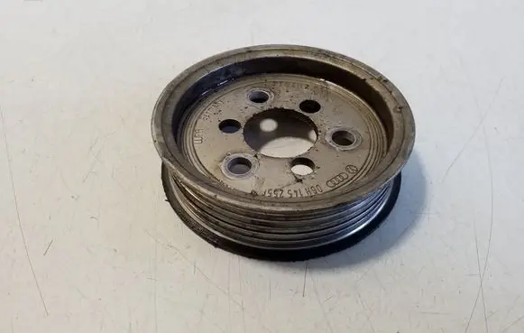 Volkswagen Crafter Power steering pump pulley 06H145255F
