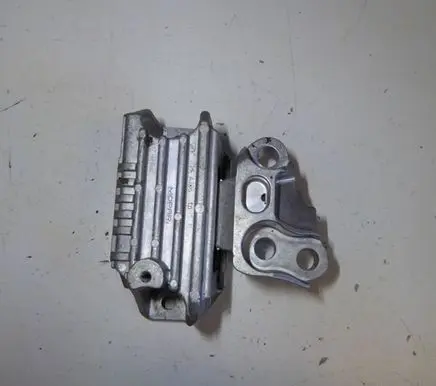 Fiat 500X Engine mounting bracket 00520903470