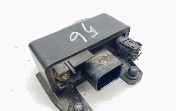 Mercedes-Benz CLK A209 C209 Glow plug pre-heat relay 0285454032