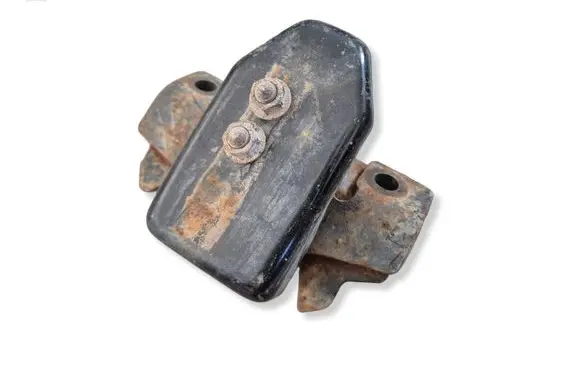 Isuzu D-Max Engine mount bracket 