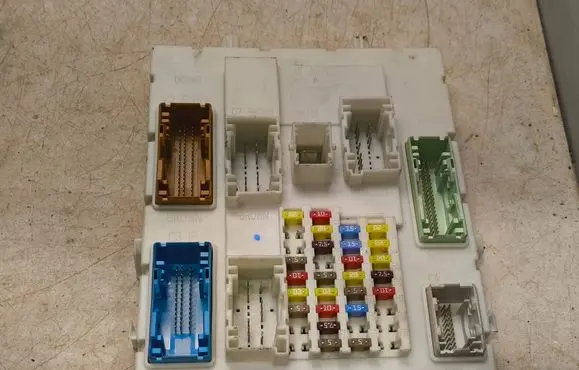 Ford Grand C-MAX Fuse module 010012 000084 30S51945L35K