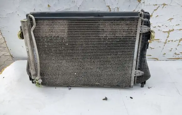 Volkswagen PASSAT B7 Coolant radiator 
