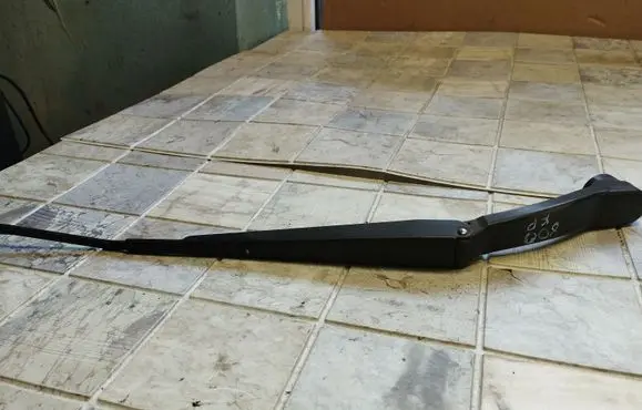 Subaru Outback Front wiper blade arm