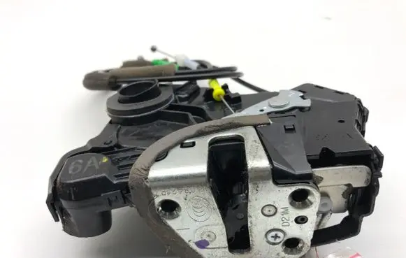 Toyota Avensis T270 Front door lock