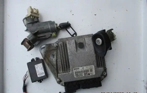Toyota Yaris Engine ECU kit and lock set 896610DG50