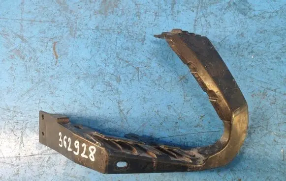 Suzuki Kizashi Front bumper mounting bracket 7173157L00