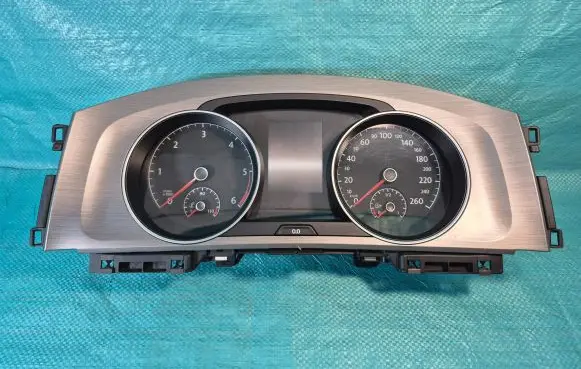 Volkswagen Golf VII Speedometer (instrument cluster) 5G1920741A 1555020444 VDD02428