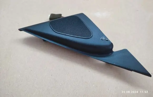 Front door high frequency speaker
