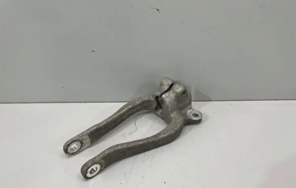 BMW 5 G30 G31 G38 Lower shock absorber bracket 6861200