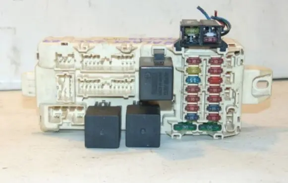 Mitsubishi Galant Fuse module MR549006 MR405891