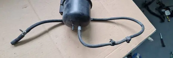 Vacuum air tank