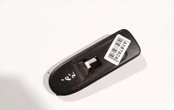Citroen C5 Front door window switch trim 09290