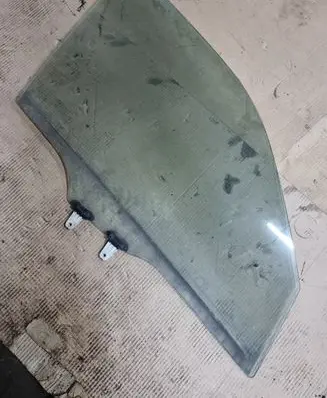 Suzuki Grand Vitara II Front door window glass four-door SUB6647