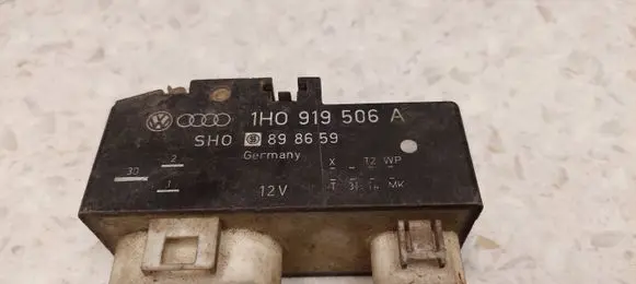 Volkswagen Golf III Coolant fan relay 1H0919506A 898659