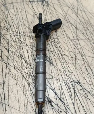 Mercedes-Benz ML W164 Fuel injector A6420701187