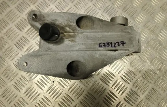 BMW 5 F10 F11 Engine mounting bracket 6781227