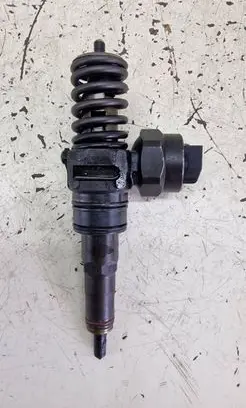 Volkswagen PASSAT B5 Fuel injector 036130073F