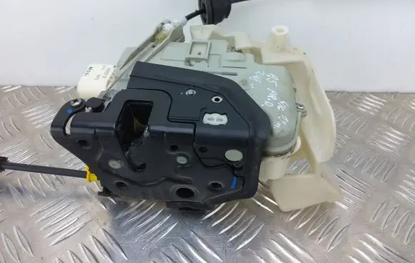 Audi A5 8T 8F Front door lock 8J2837016A