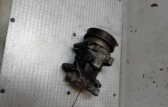 Renault Clio III Air conditioning (A/C) compressor (pump) 8200953359A 3419508144