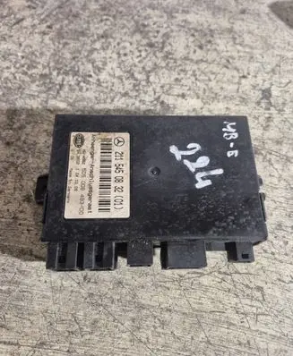 Mercedes-Benz E W211 Tow bar trailer control unit/module 2115450832 5DS00849300