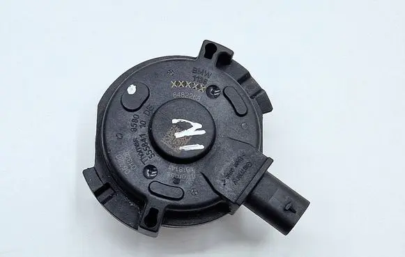 BMW M5 F90 Crankshaft position sensor 8482268 11368482268