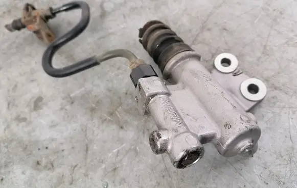 Honda CR-V Clutch slave cylinder NISIN