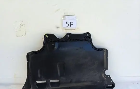 Volkswagen Tiguan Engine splash shield/under tray 5QF825902B