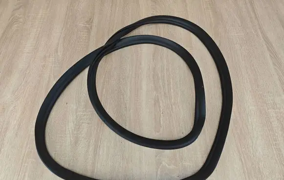 BMW 5 G30 G31 G38 Front door rubber seal 7337000